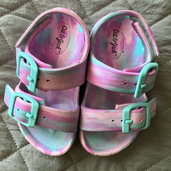 Cat and Jack sandals size 5 - Picture 2 of 3